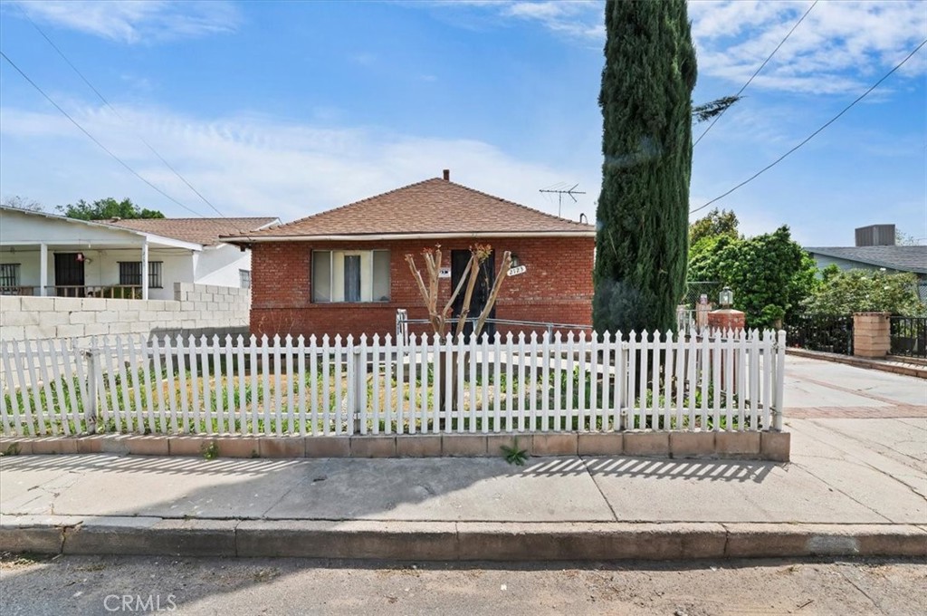 2123 La Verne Avenue Property Photo