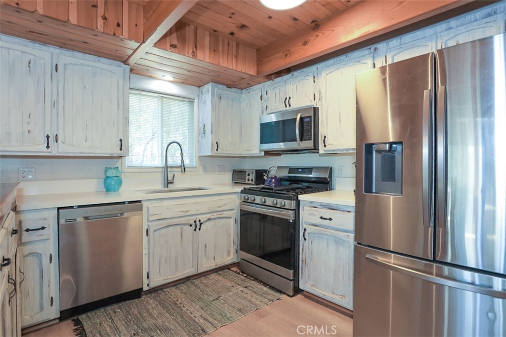 1019 Feather Mountain Drive Property Photo 6