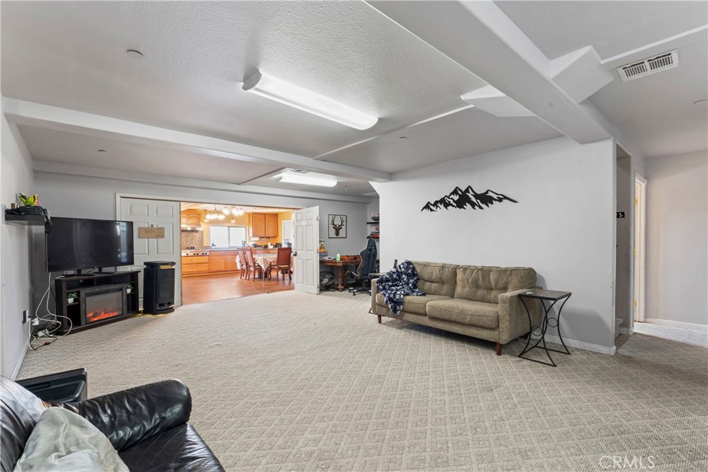2745 Deer Creek Drive Property Photo 4