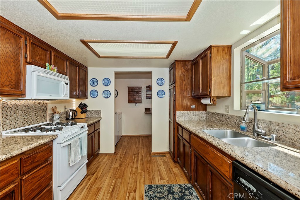 850 Alpenweg Drive Property Photo 6