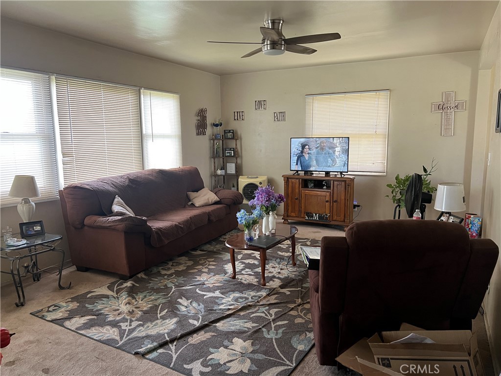 951 E 7th Street Property Photo 4