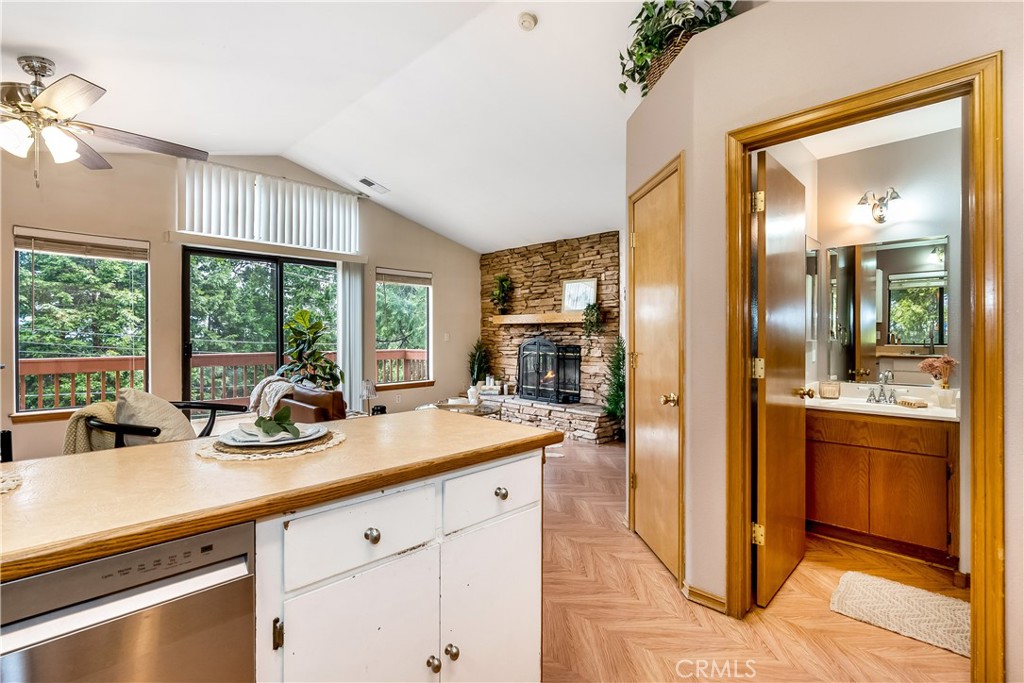 862 Strawberry Peak Road Property Photo 11