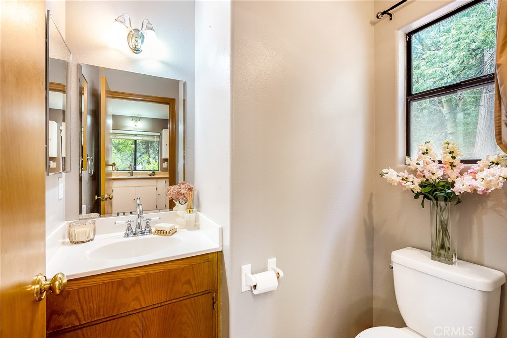 862 Strawberry Peak Road Property Photo 12