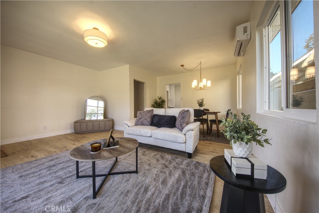 670 W 31st Street Property Photo 3