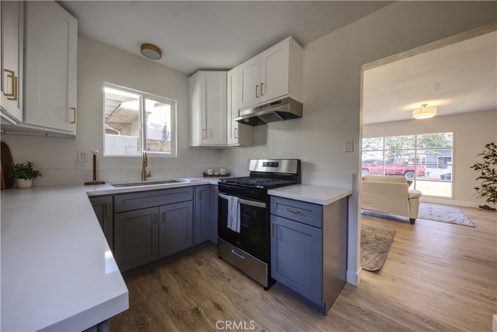 670 W 31st Street Property Photo 7
