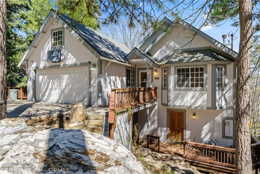 221 Grizzly Road Property Photo