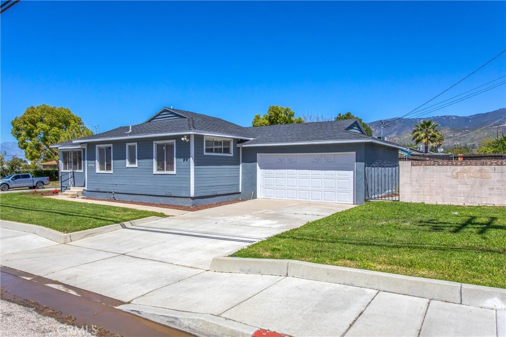 25556 Lynwood Drive Property Photo 3