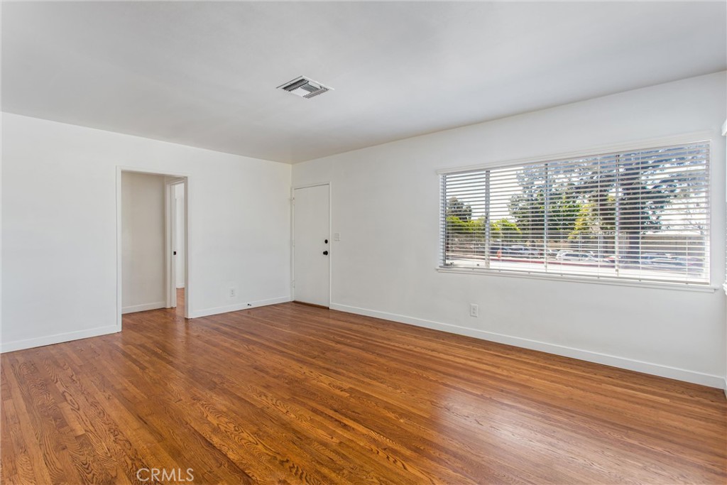 25556 Lynwood Drive Property Photo 5