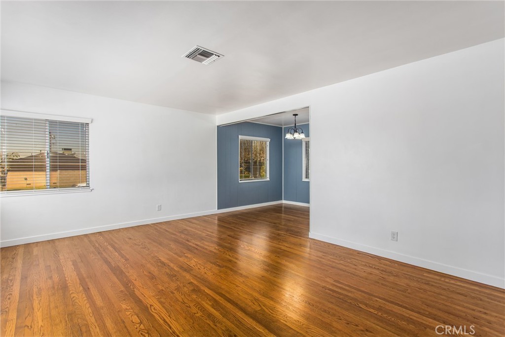 25556 Lynwood Drive Property Photo 6