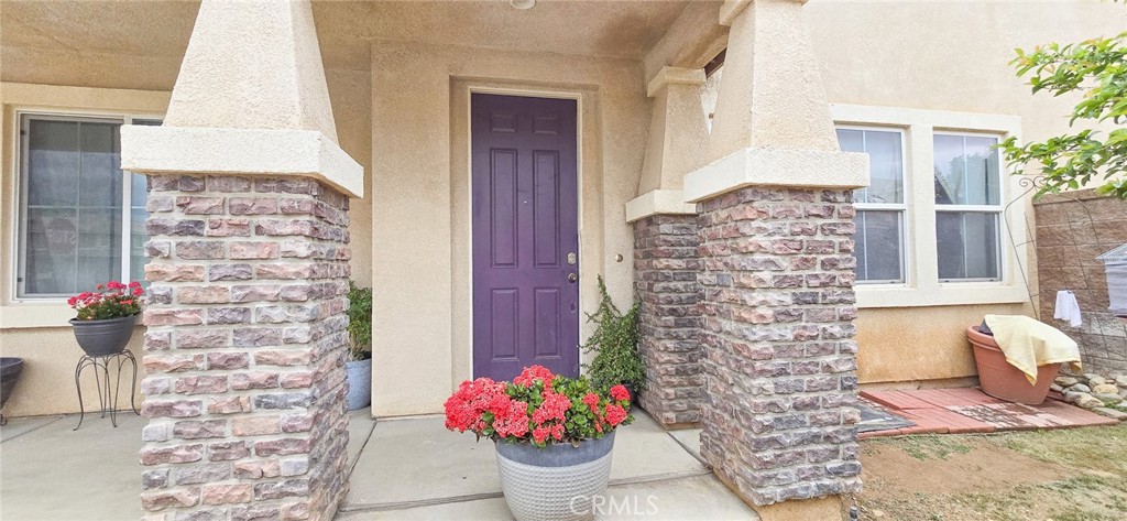 37280 Parkway Drive Property Photo 3