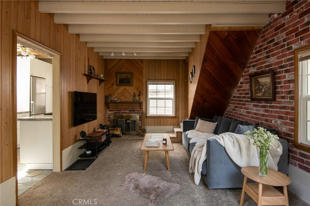 664 E Victoria Court Property Photo 7