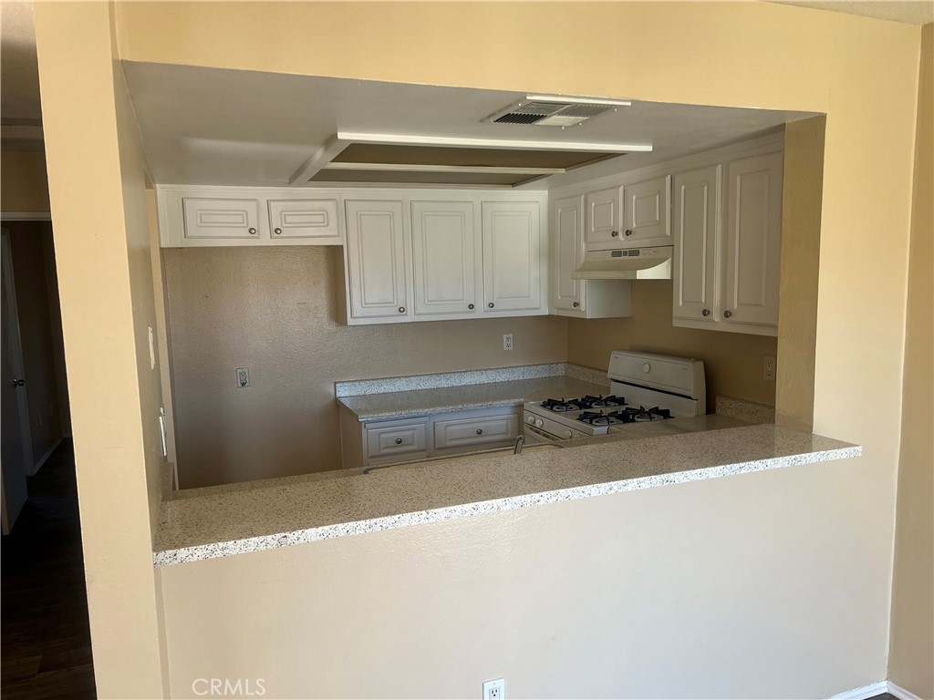 1025 N Tippecanoe Avenue Property Photo 3