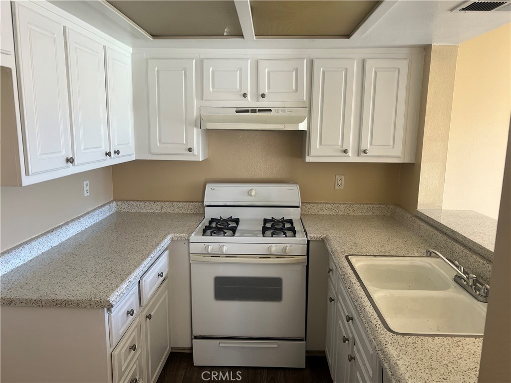 1025 N Tippecanoe Avenue Property Photo 8