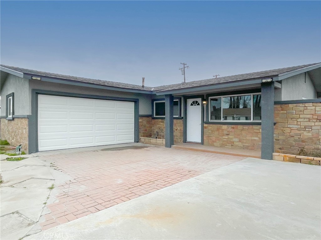 6638 Lilac Avenue Property Photo 2