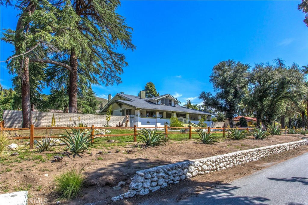 33 E Repplier Road Property Photo 3