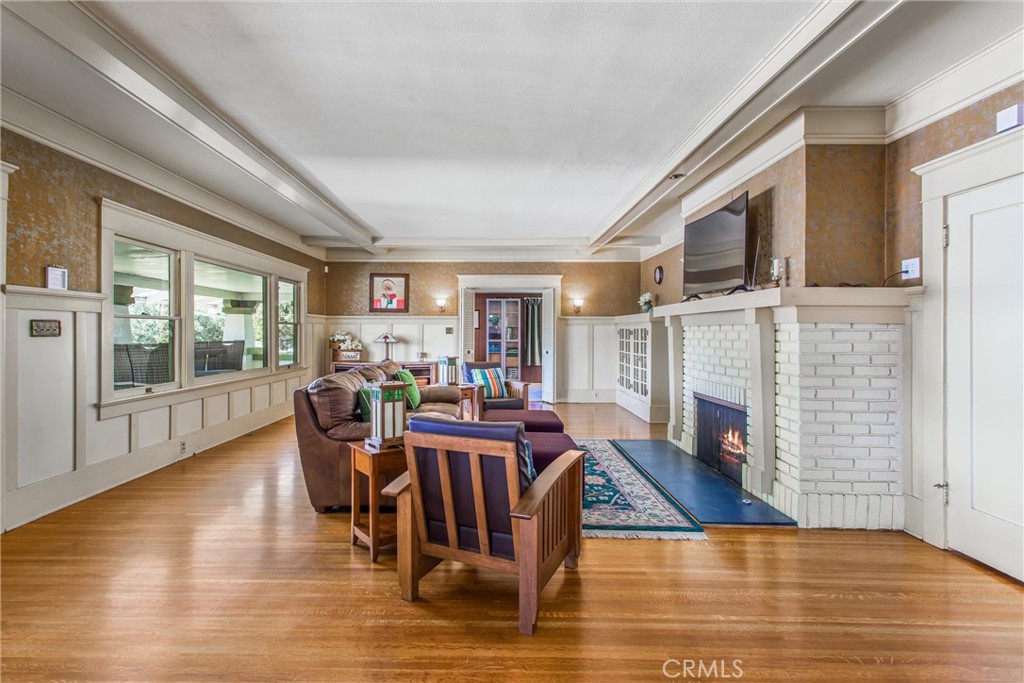 33 E Repplier Road Property Photo 8