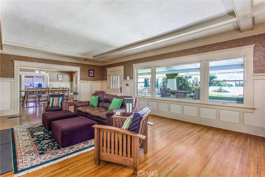 33 E Repplier Road Property Photo 9