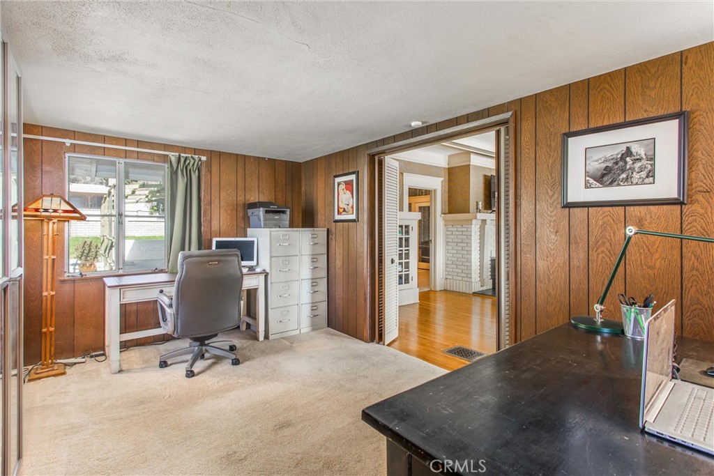 33 E Repplier Road Property Photo 15