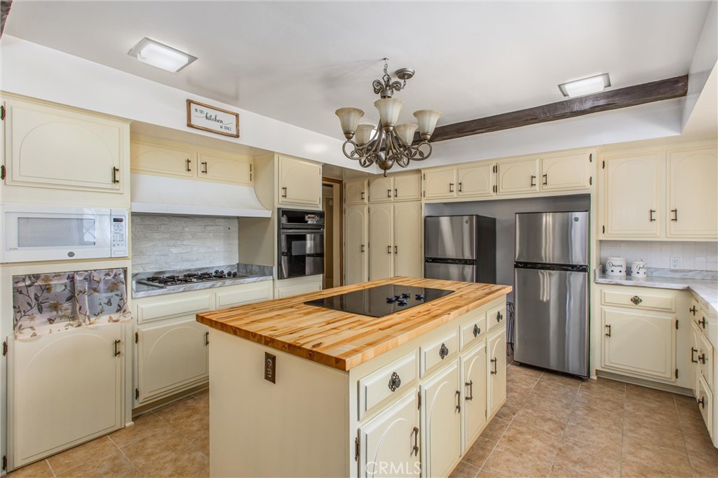 33 E Repplier Road Property Photo 18