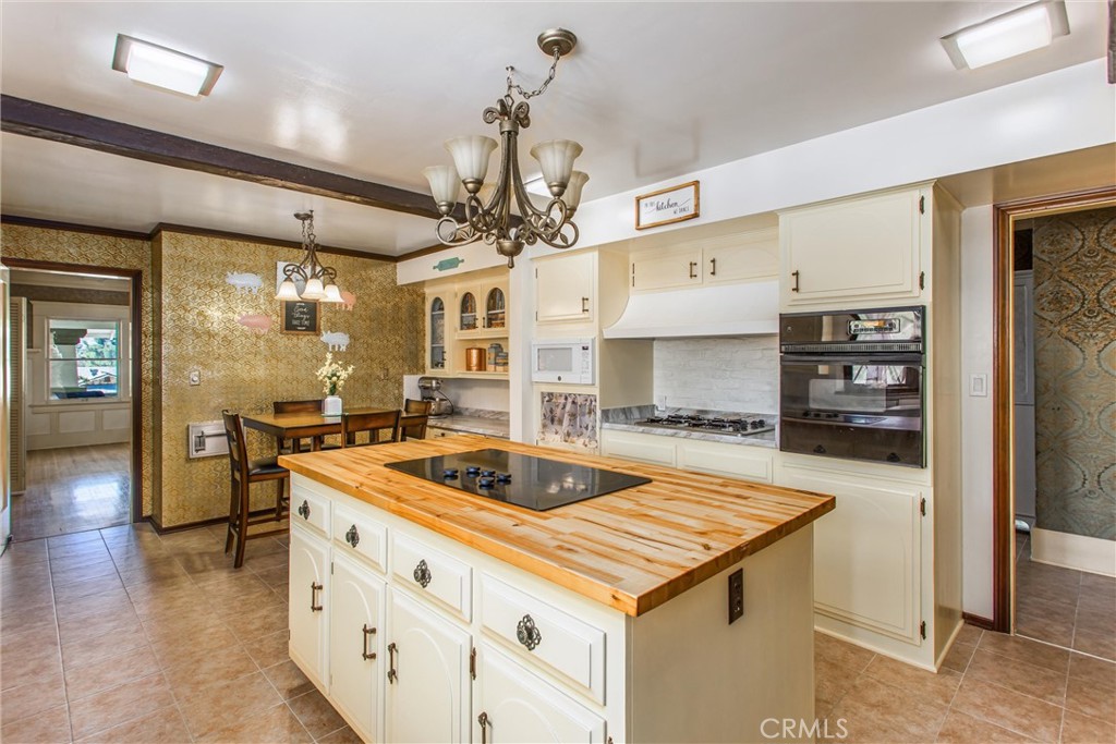 33 E Repplier Road Property Photo 19