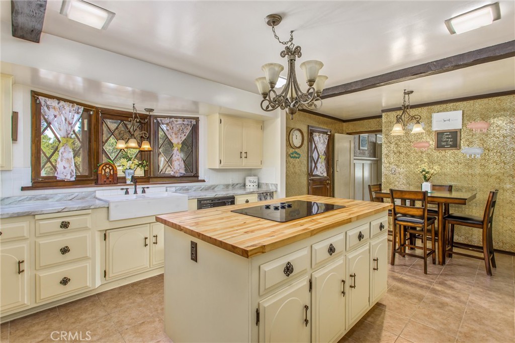 33 E Repplier Road Property Photo 21