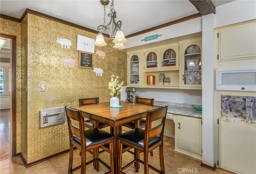 33 E Repplier Road Property Photo 23