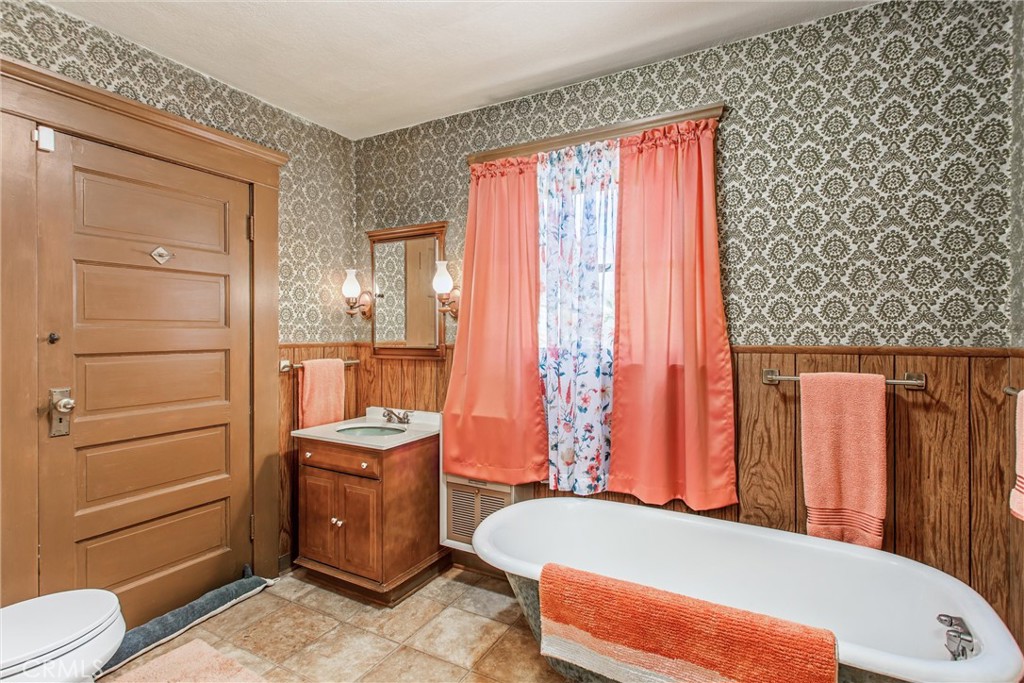 33 E Repplier Road Property Photo 28