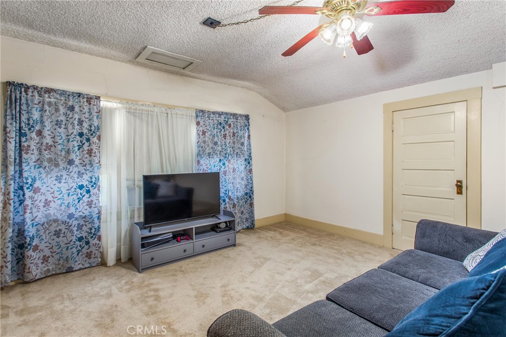 33 E Repplier Road Property Photo 36