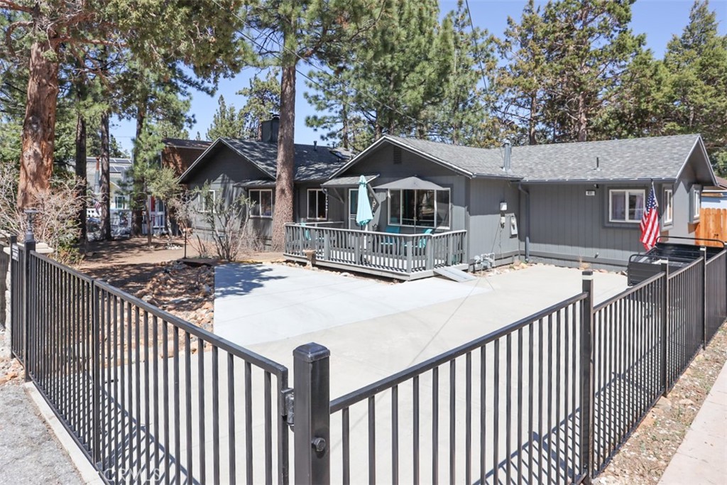 631 Vista Avenue Property Photo