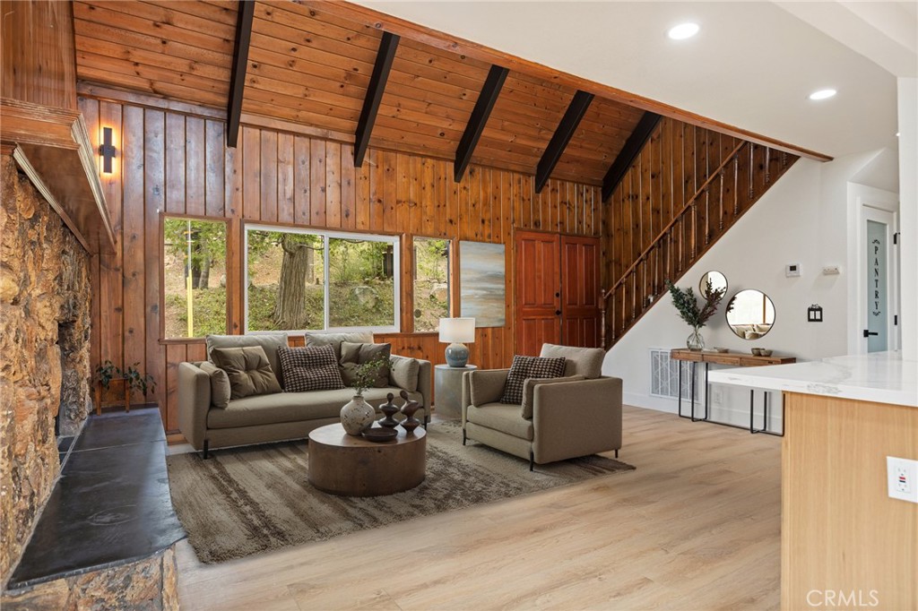 1076 Grass Valley Road Property Photo 4
