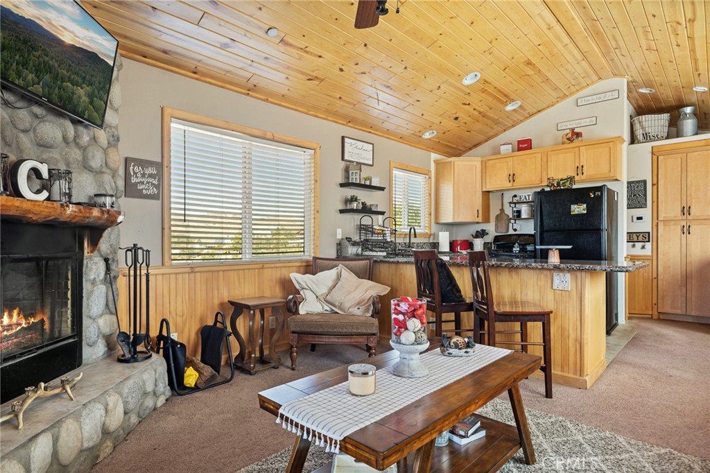 45498 Third Street Property Photo 6