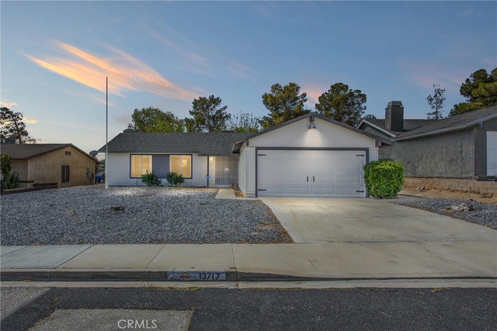 13717 Oakmont Drive Property Photo 1