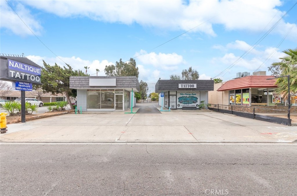 1891 1895 E Valley Parkway Property Photo 2
