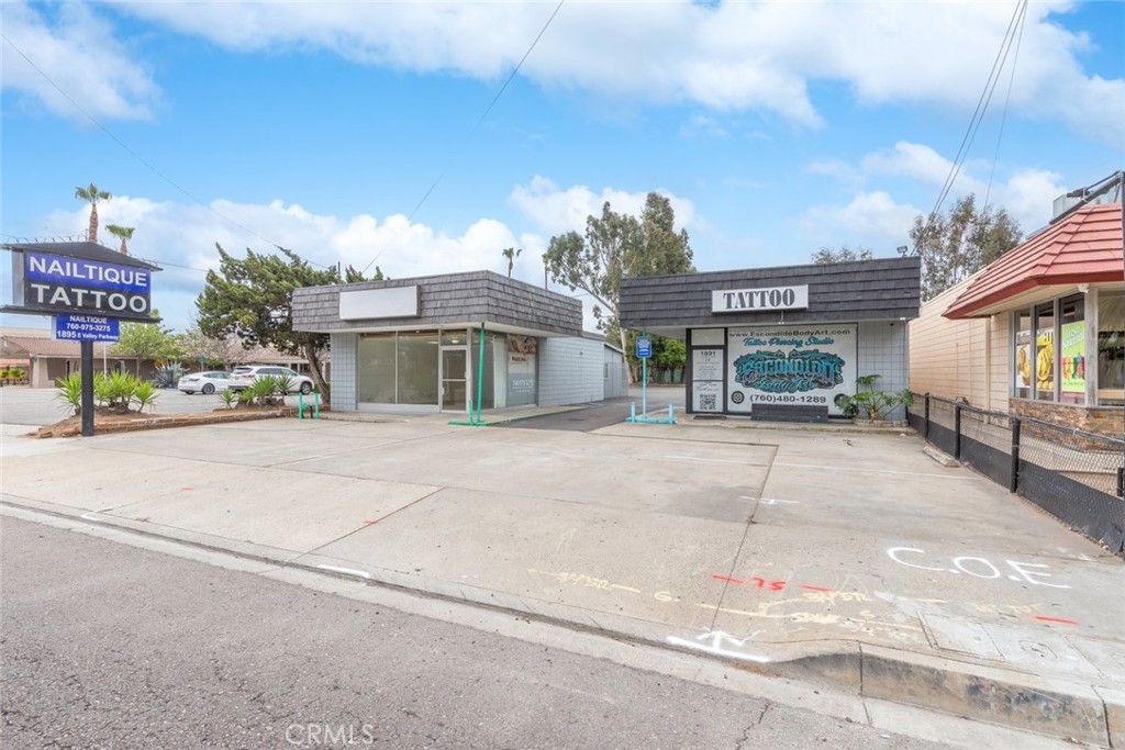 1891 1895 E Valley Parkway Property Photo 3