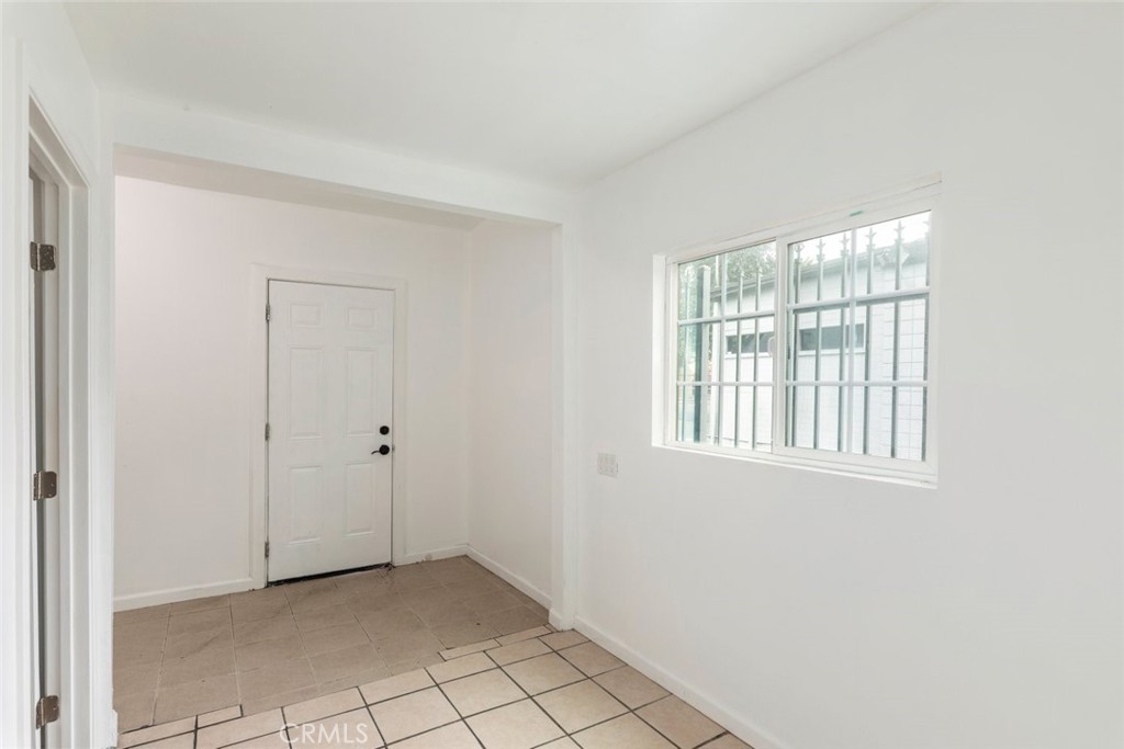 1891 1895 E Valley Parkway Property Photo 11