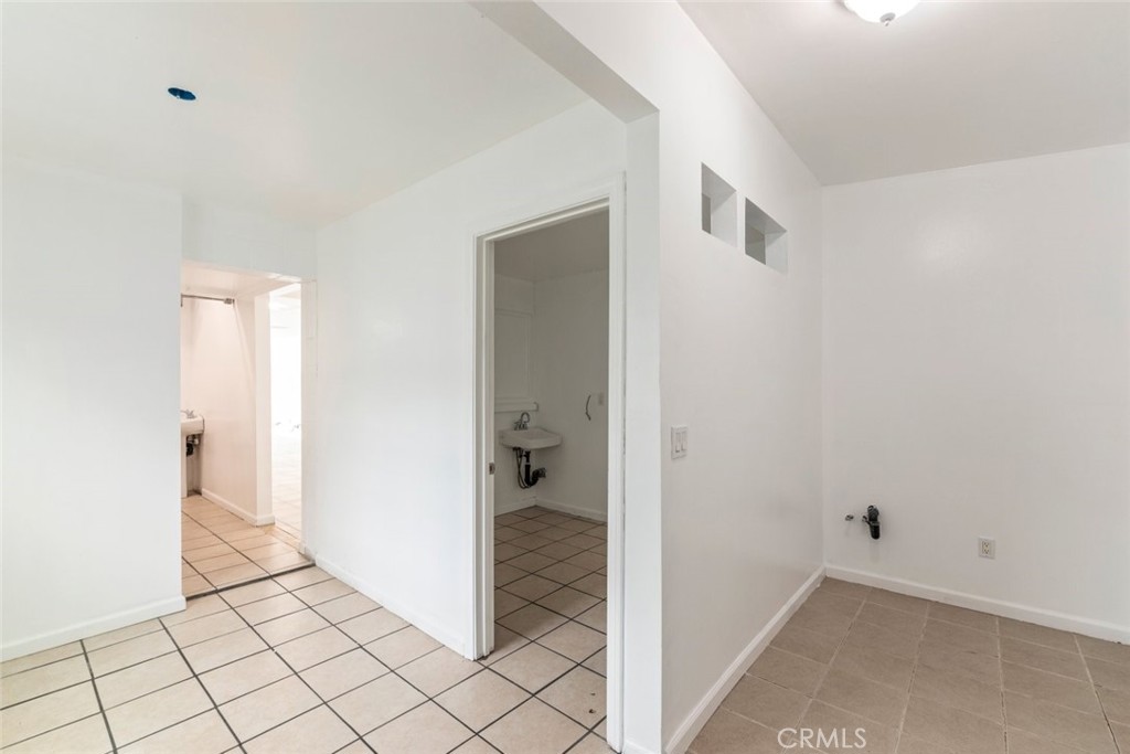 1891 1895 E Valley Parkway Property Photo 12
