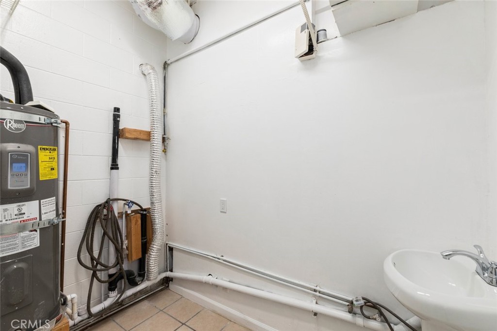 1891 1895 E Valley Parkway Property Photo 14