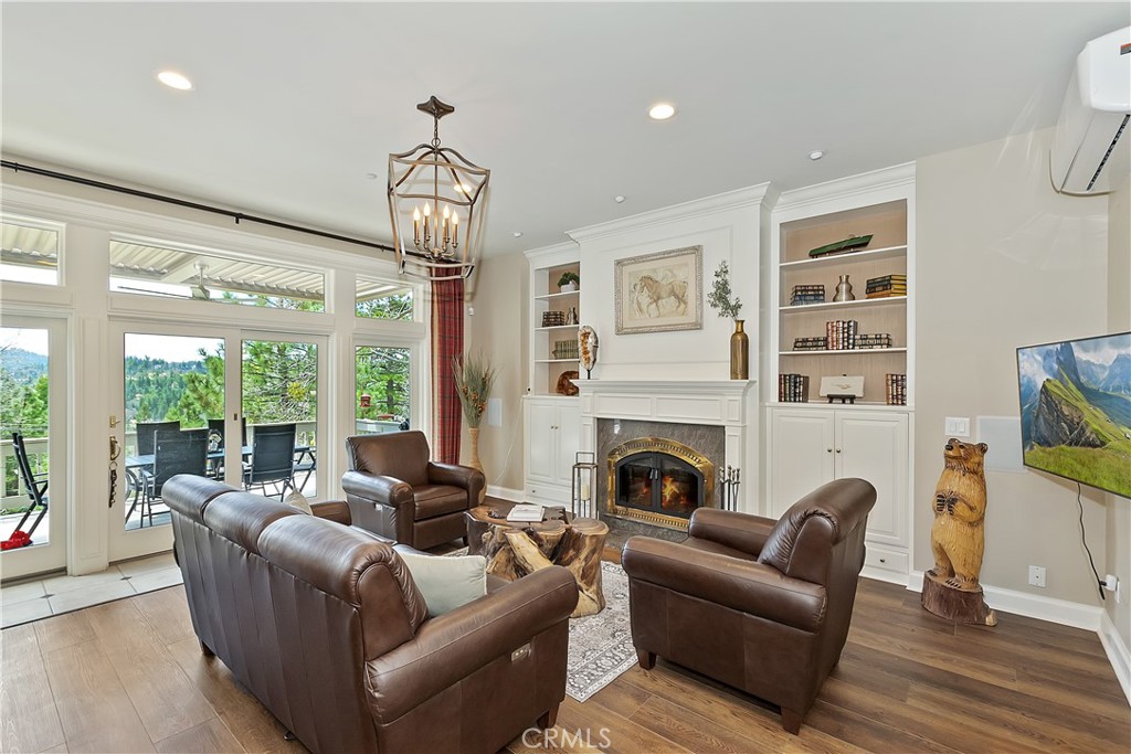 1010 Black Oaks Drive Property Photo 5