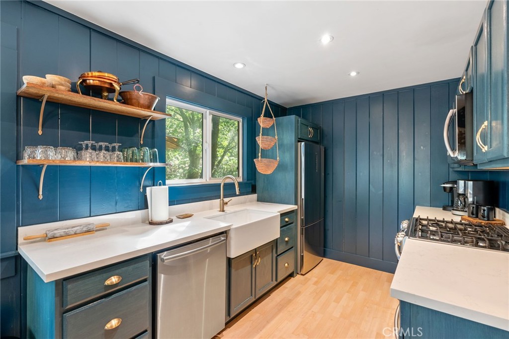 27979 North Bay Road Property Photo 15