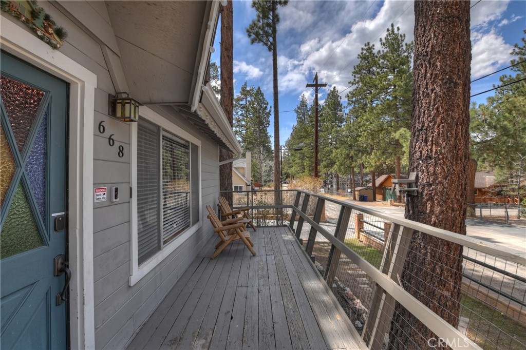 668 Barrett Way Property Photo 3