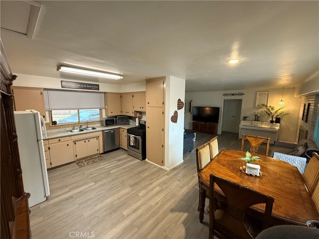11896 Addison Street Property Photo 10
