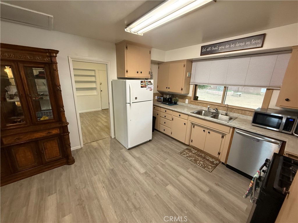 11896 Addison Street Property Photo 11