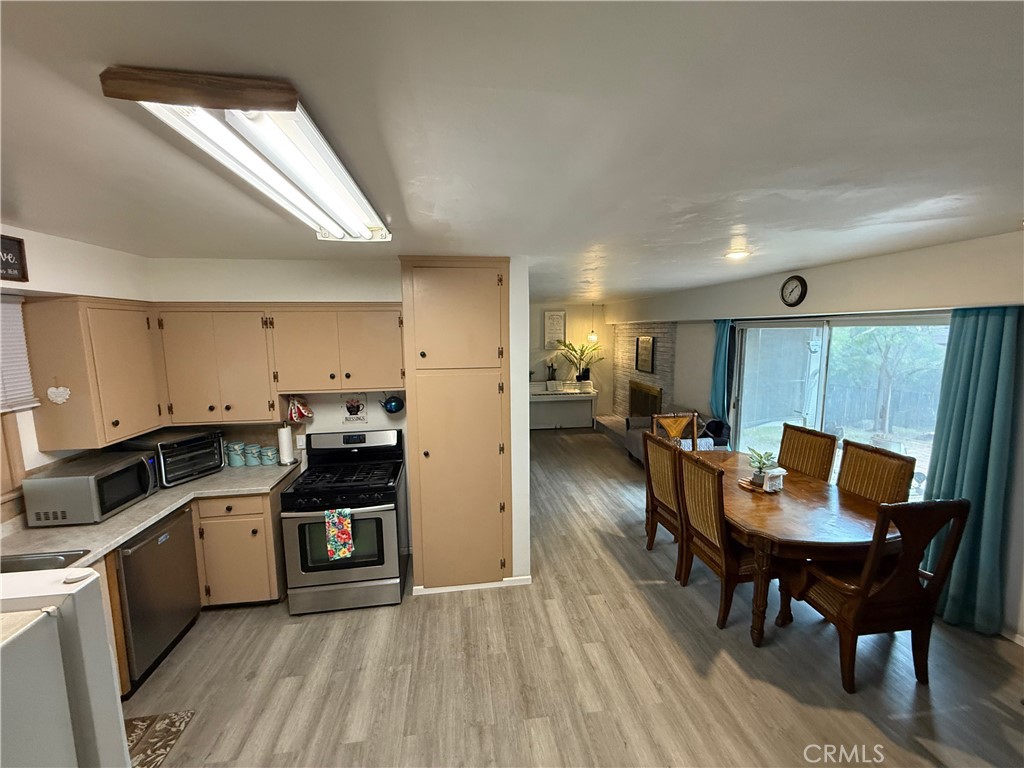 11896 Addison Street Property Photo 13
