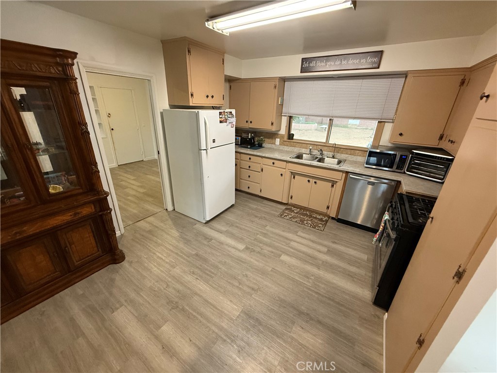 11896 Addison Street Property Photo 14