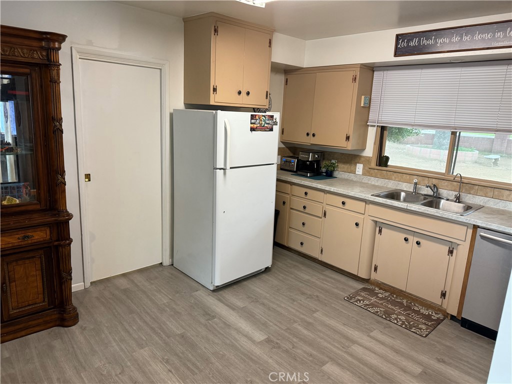 11896 Addison Street Property Photo 15