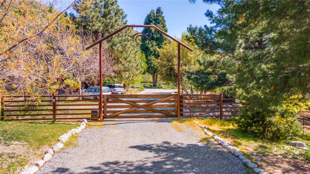 37547 Oak Glen Road Property Photo 4