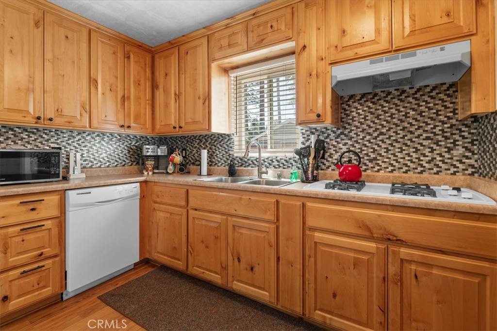 320 W Fairway Boulevard Property Photo 9