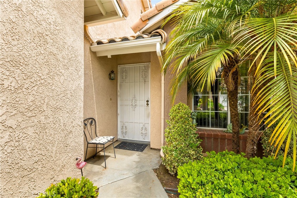 672 La Quinta Drive Property Photo 3