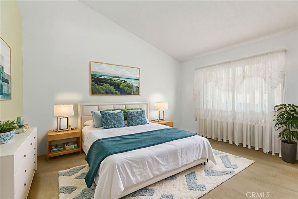 672 La Quinta Drive Property Photo 4