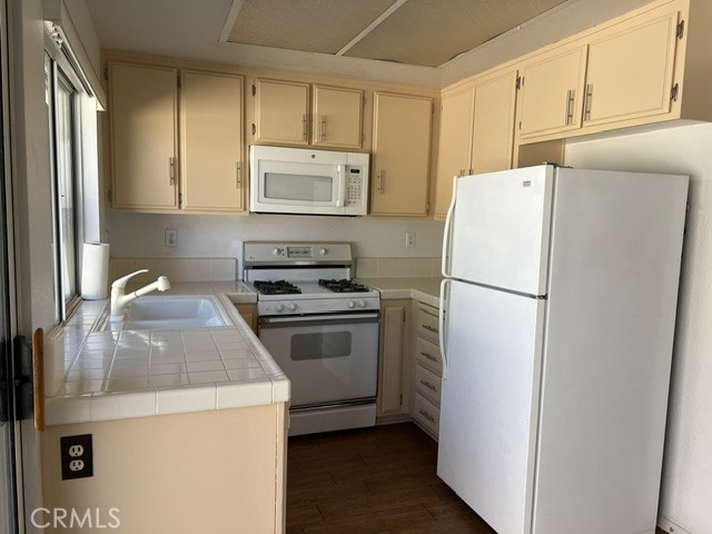 672 La Quinta Drive Property Photo 6